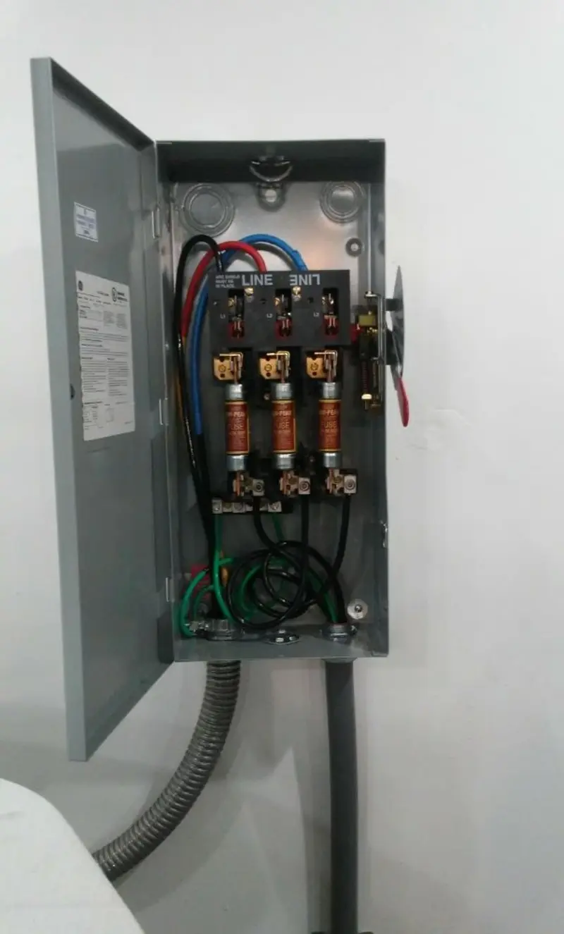 Three-phase disconnect switch installed for Smoke Detector Installation in Park Hills